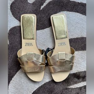 Zara gold flats size 37/6.5 US. BRAND NEW!